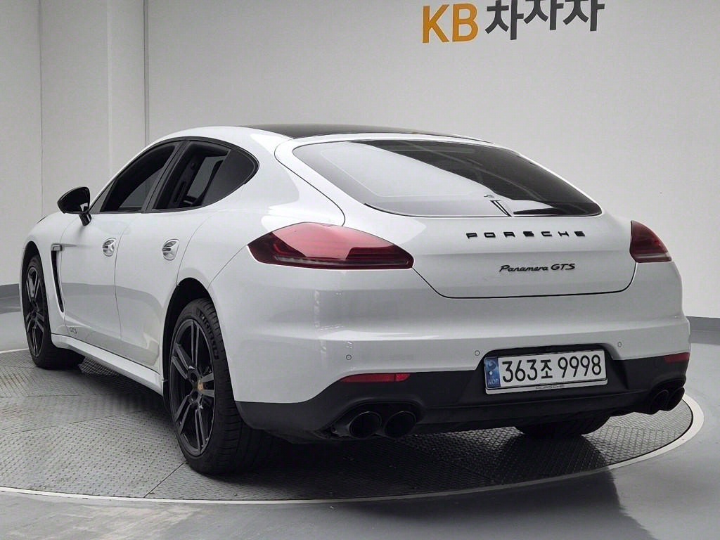 Porsche Panamera - Vista 4