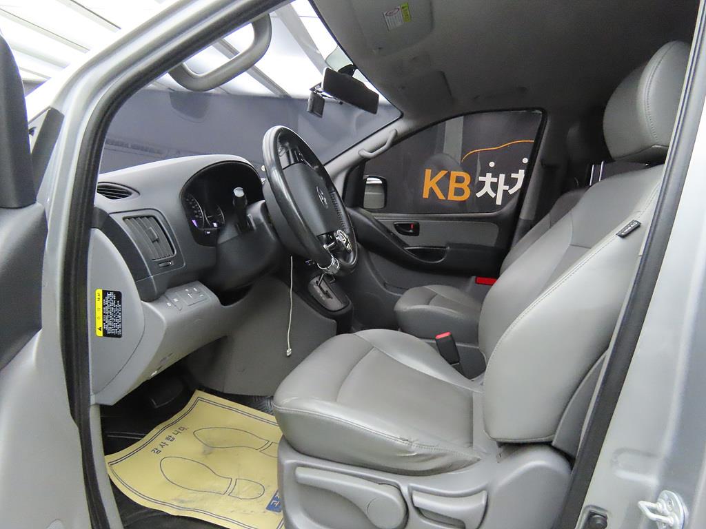 HYUNDAI Starex - Vista 5