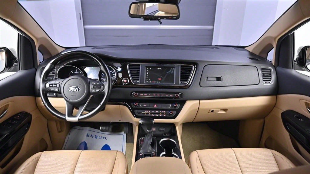 KIA Carnival - Vista 5