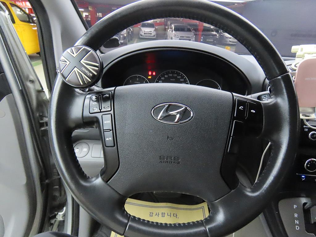 HYUNDAI Starex - Vista 8