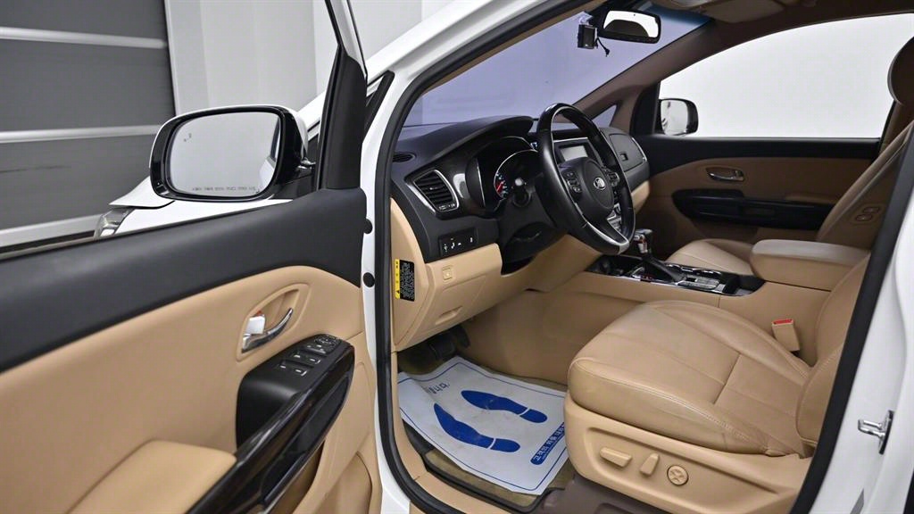 KIA Carnival - Vista 6