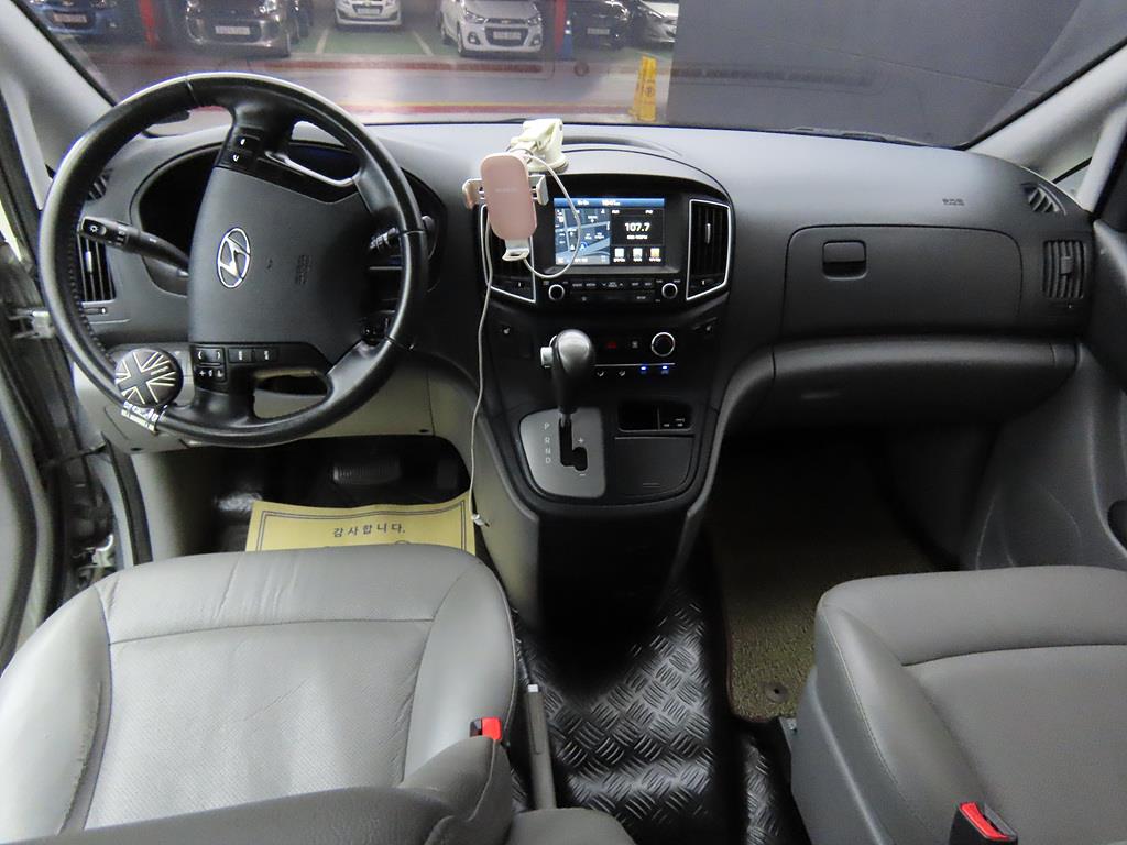 HYUNDAI Starex - Vista 7