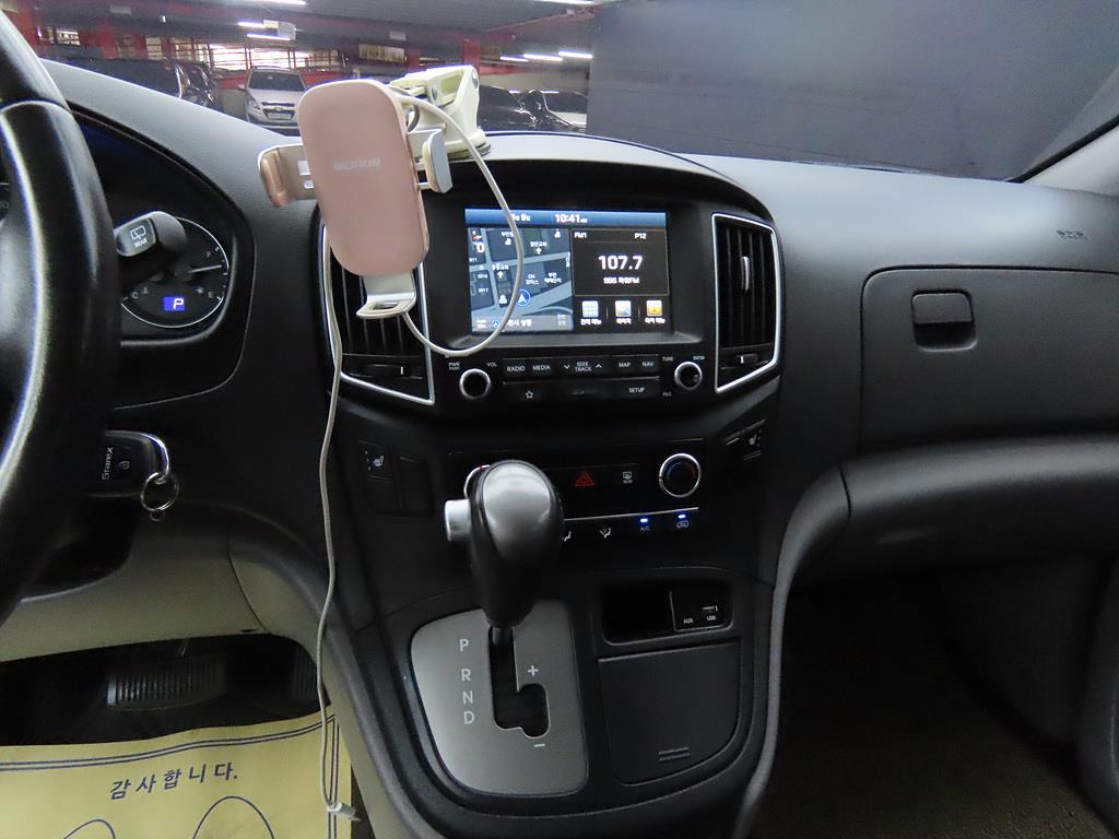 HYUNDAI Starex - Vista 10