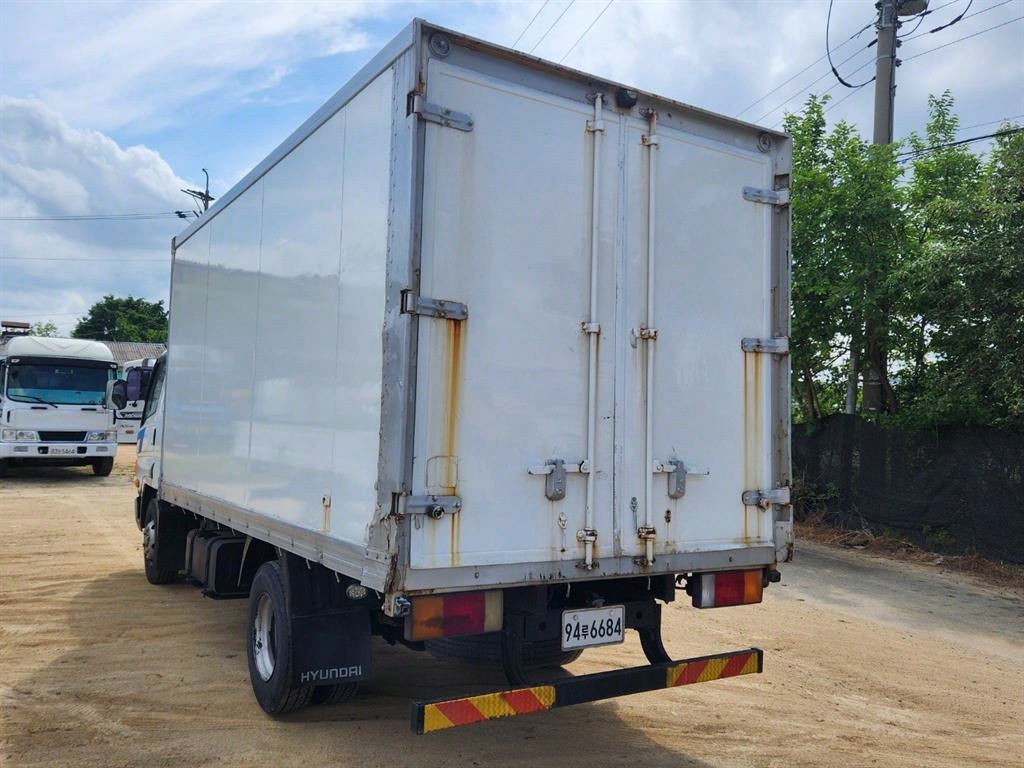 medium and large cargo truck - Vista 4