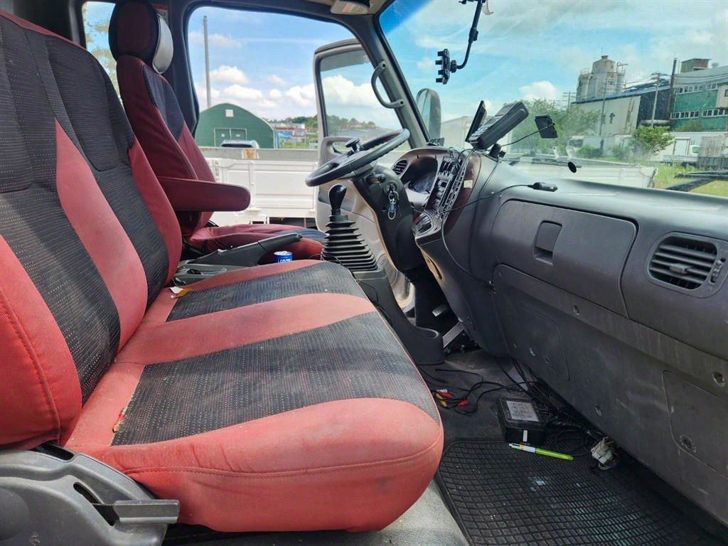 medium and large cargo truck - Vista 12