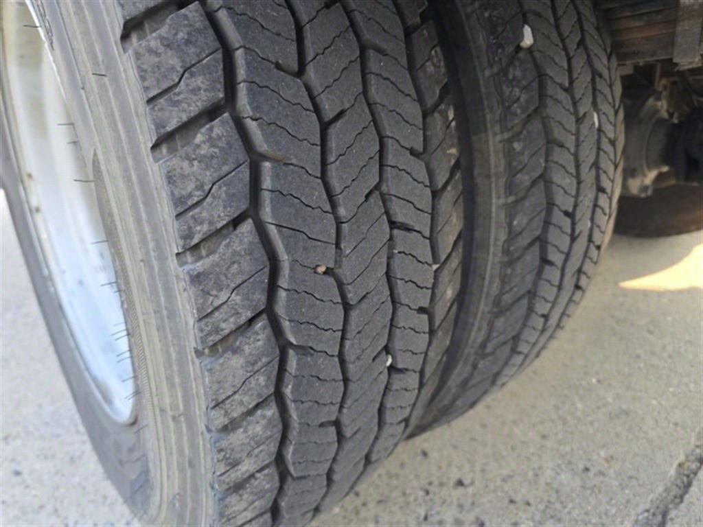 medium and large cargo truck - Vista 8