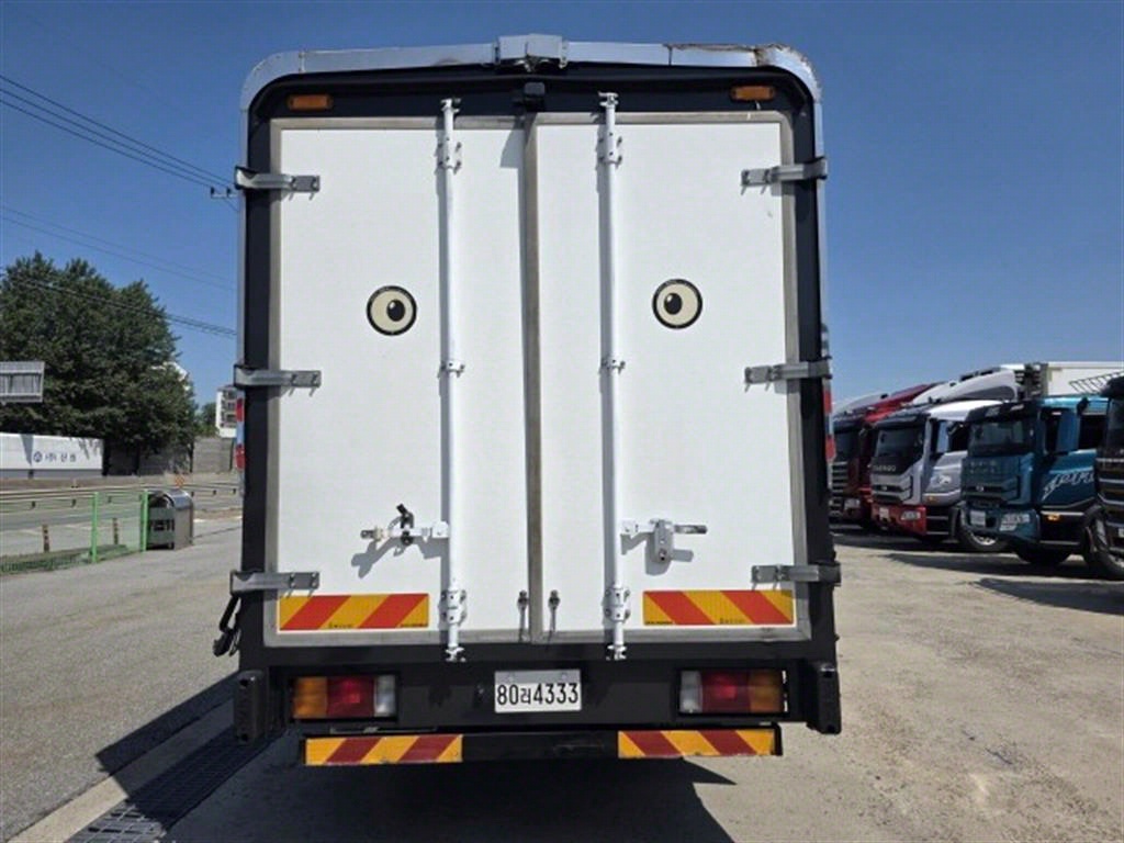 medium and large cargo truck - Vista 5