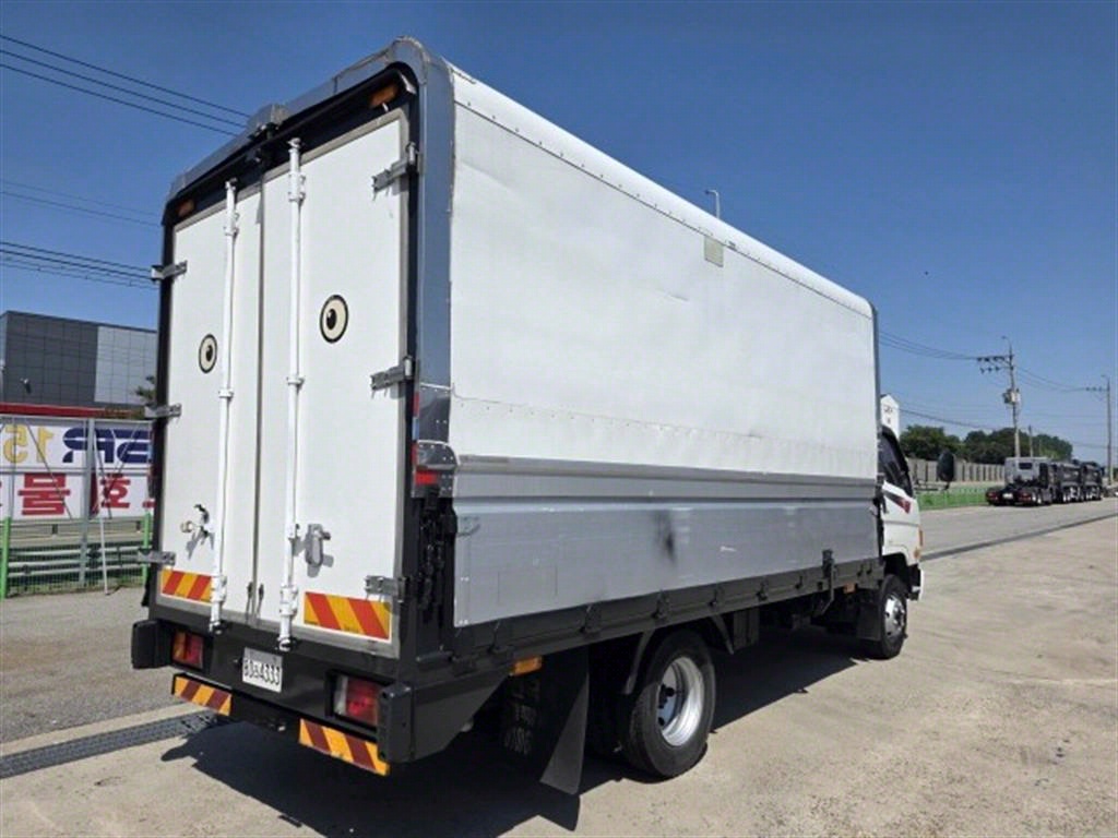 medium and large cargo truck - Vista 4