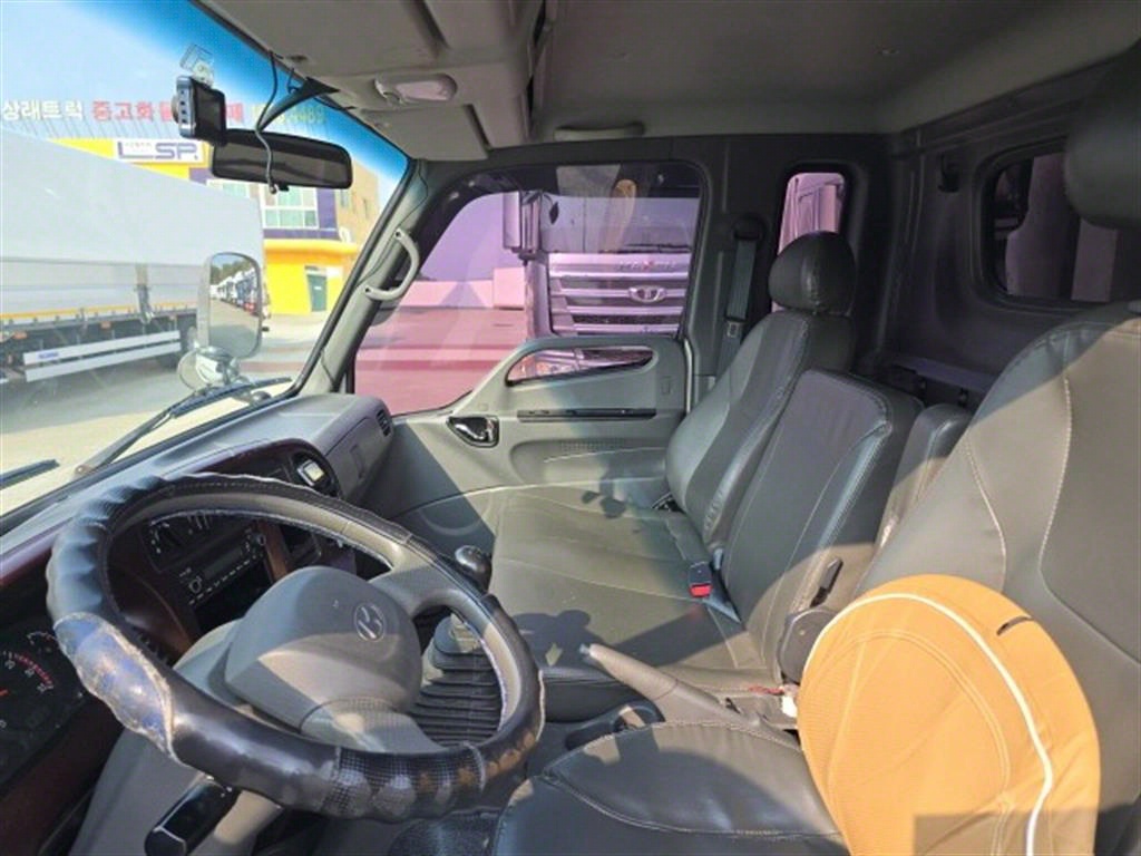 medium and large cargo truck - Vista 12