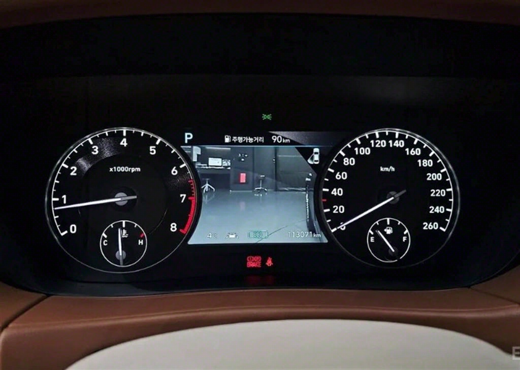 Genesis G90 - Vista 8