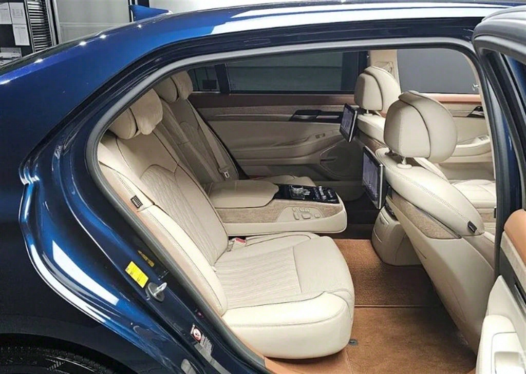 Genesis G90 - Vista 11