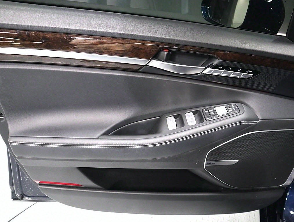 Genesis G90 - Vista 8