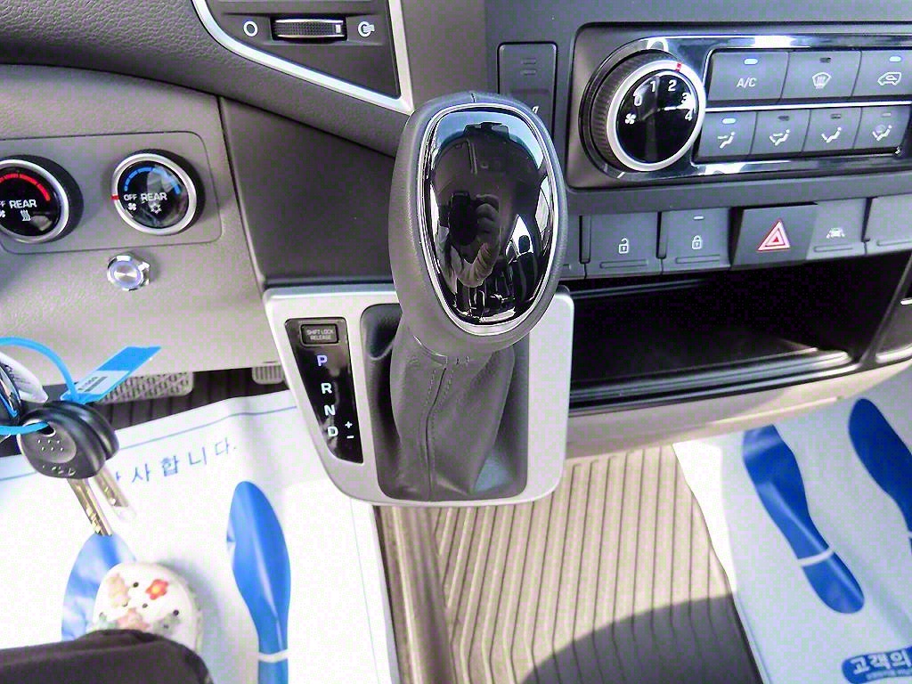 HYUNDAI Solati - Vista 11