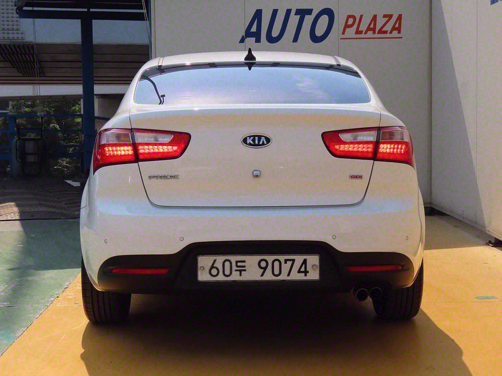 KIA Pride - Vista 4
