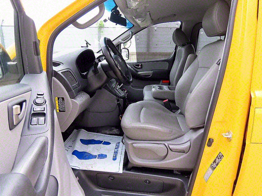 HYUNDAI Starex - Vista 5