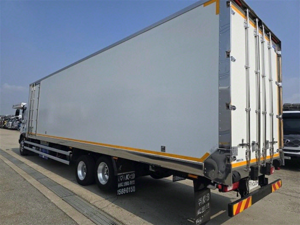 medium and large cargo truck - Vista 6