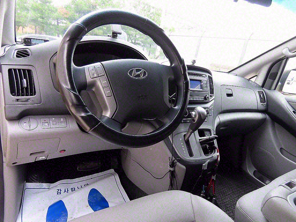 HYUNDAI Starex - Vista 8