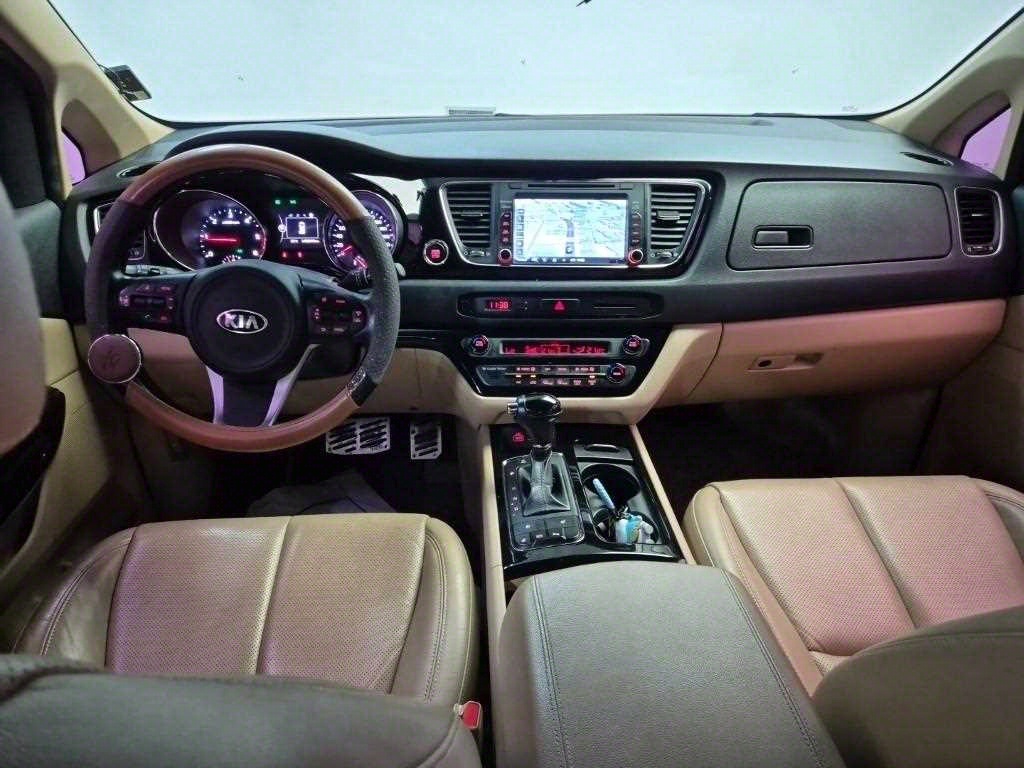 KIA Carnival - Vista 7