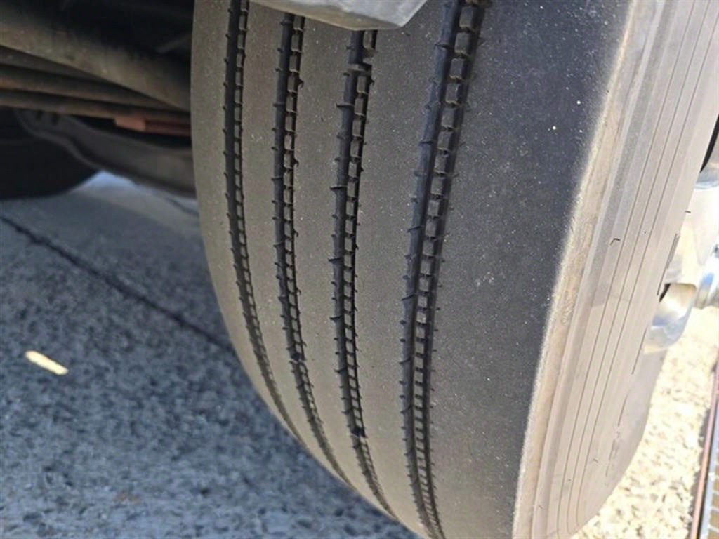 medium and large cargo truck - Vista 8