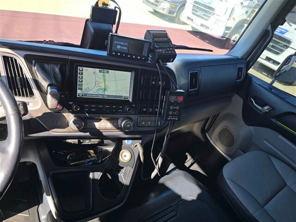 medium and large cargo truck - Vista 12