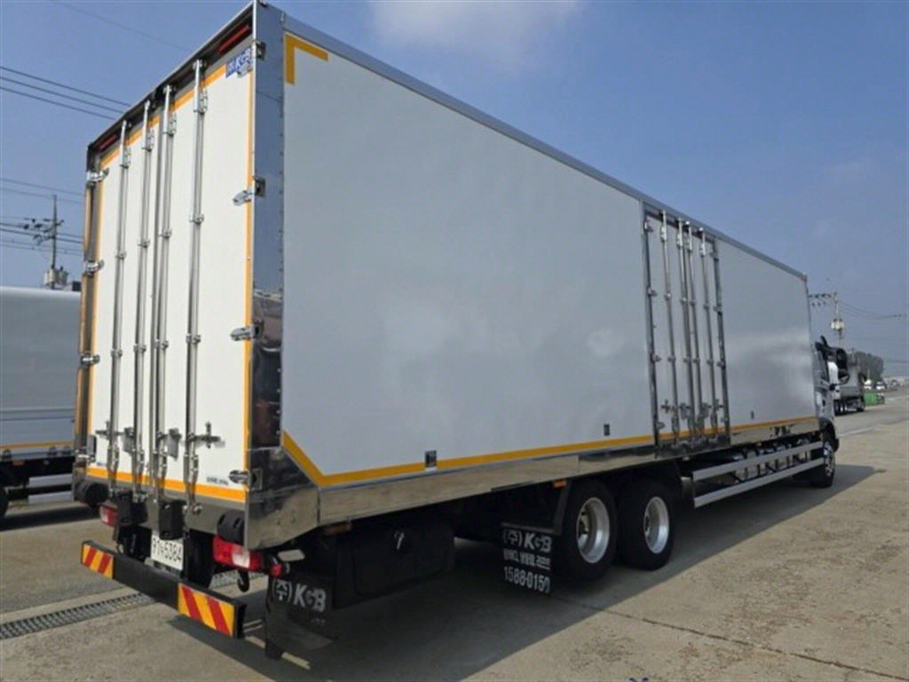 medium and large cargo truck - Vista 4