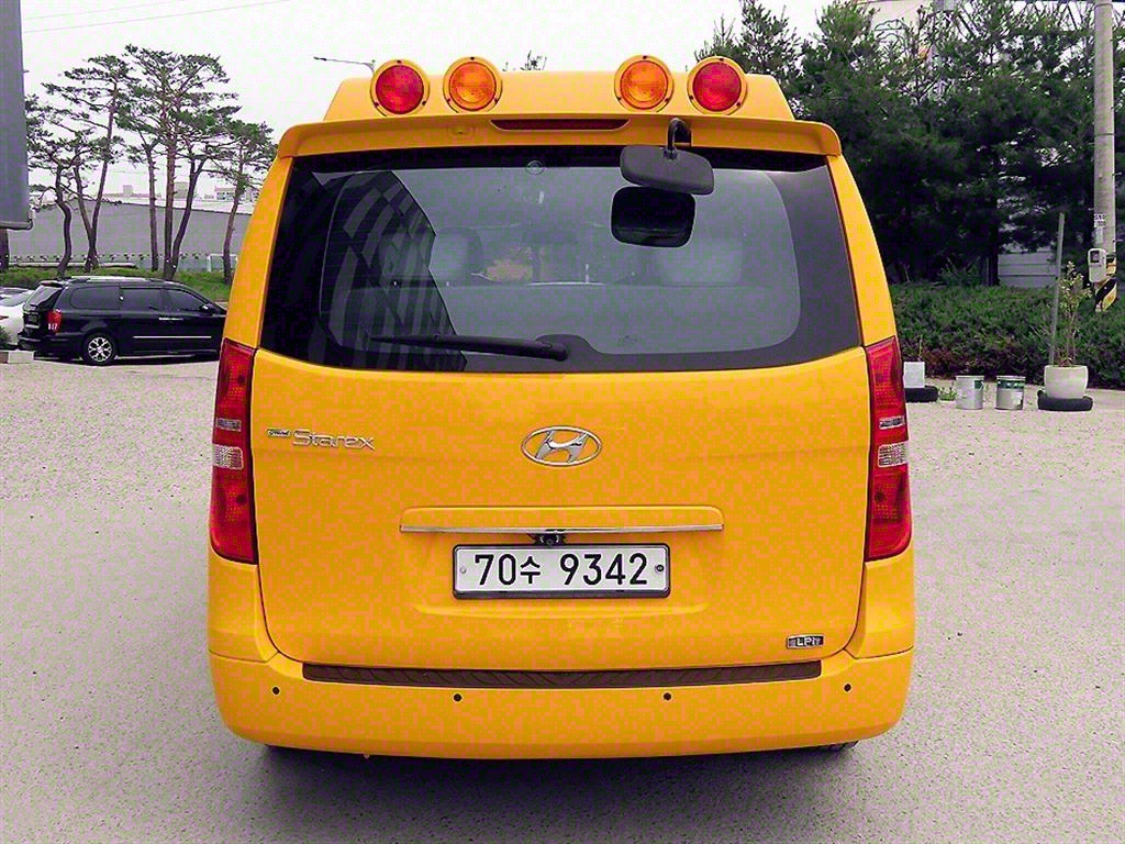HYUNDAI Starex - Vista 4