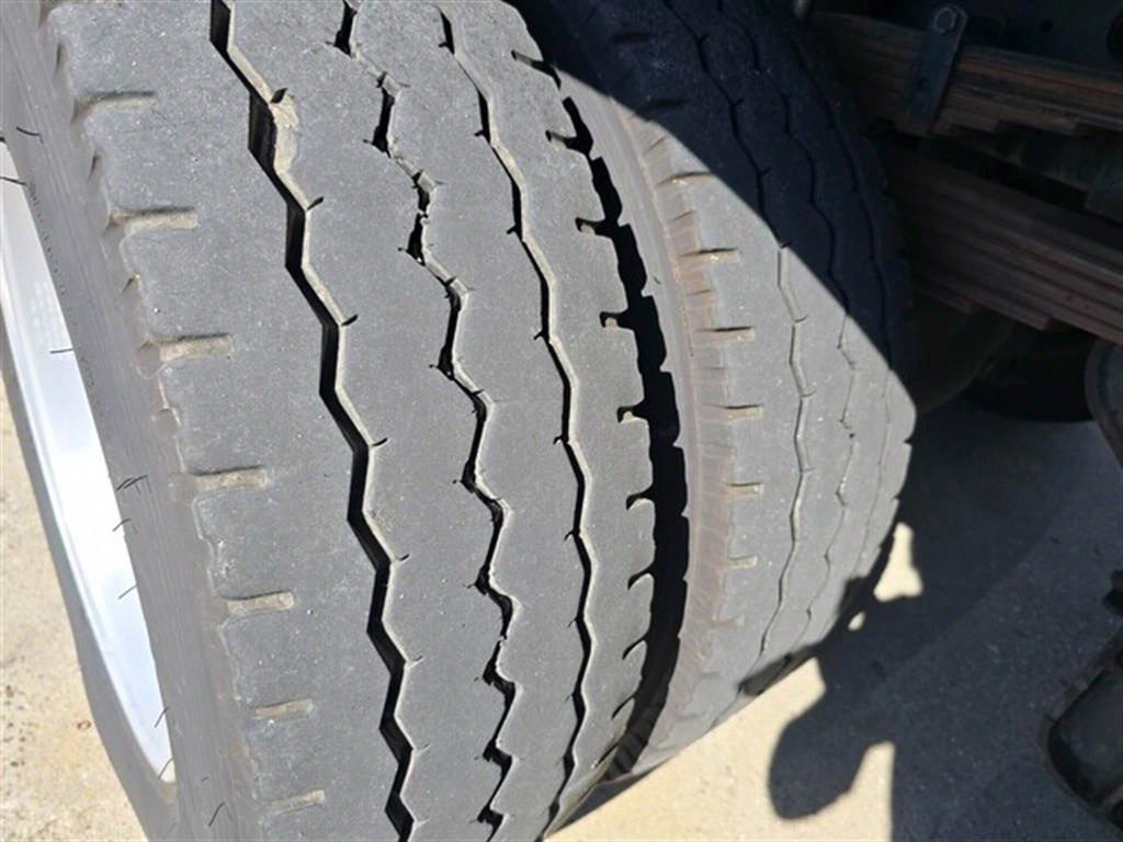 medium and large cargo truck - Vista 9