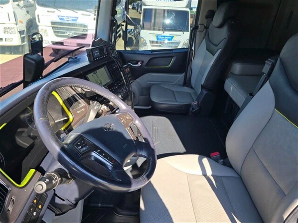 medium and large cargo truck - Vista 10