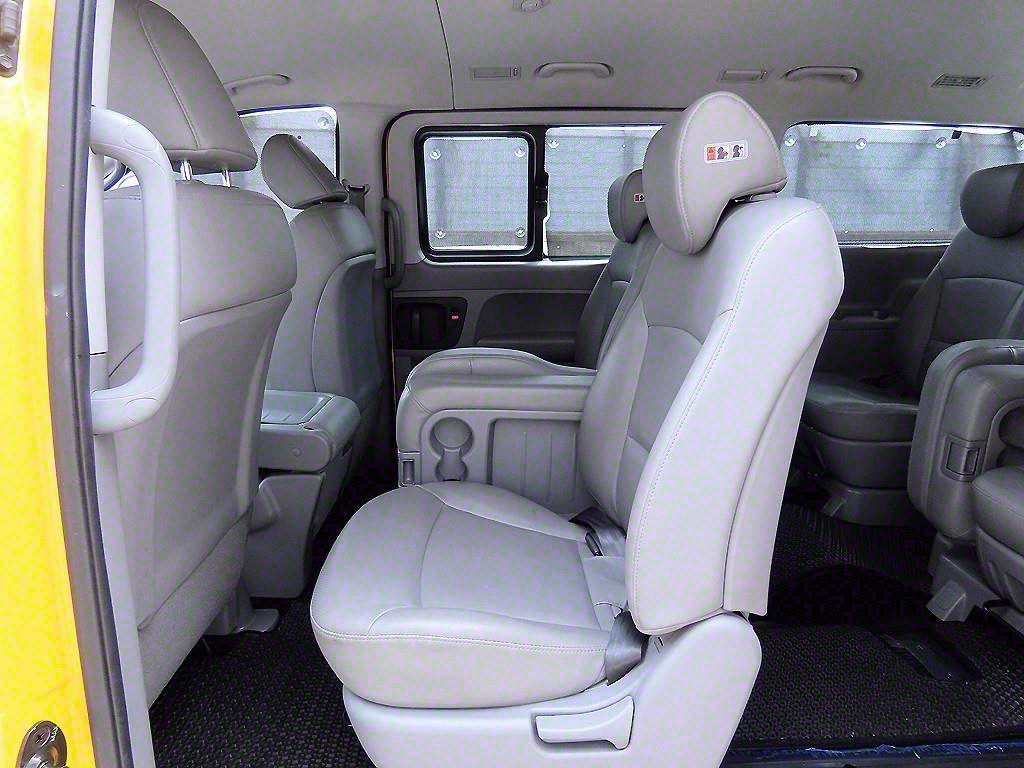 HYUNDAI Starex - Vista 6