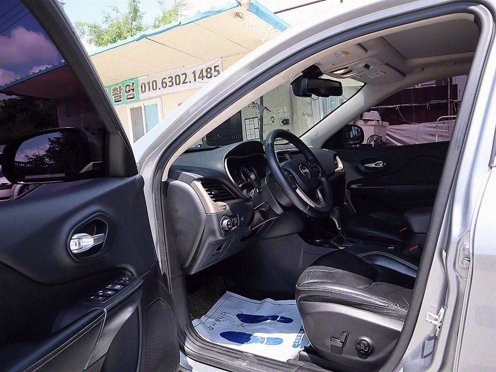 Jeep Cherokee - Vista 11