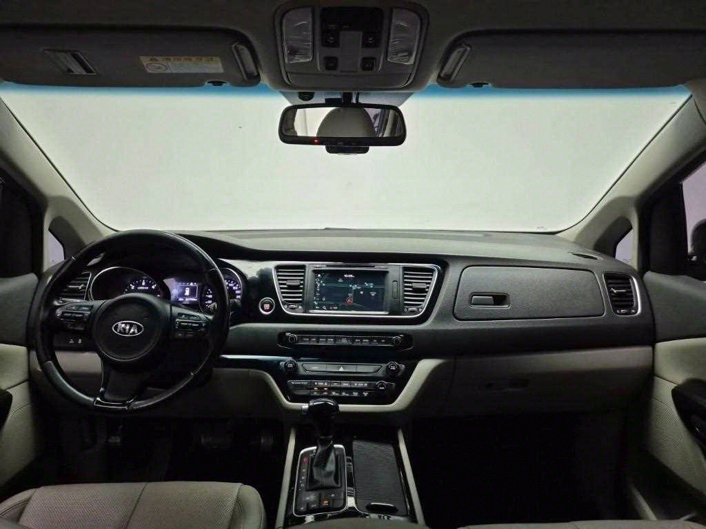 KIA Carnival - Vista 7