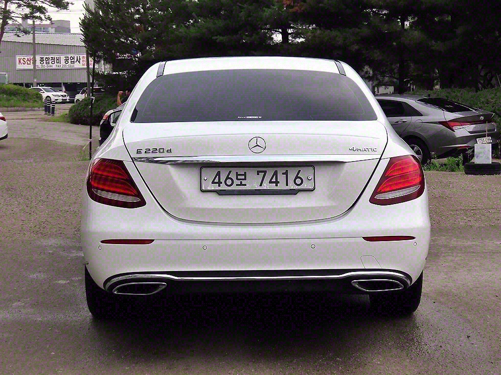Mercedes Benz E class - Vista 4