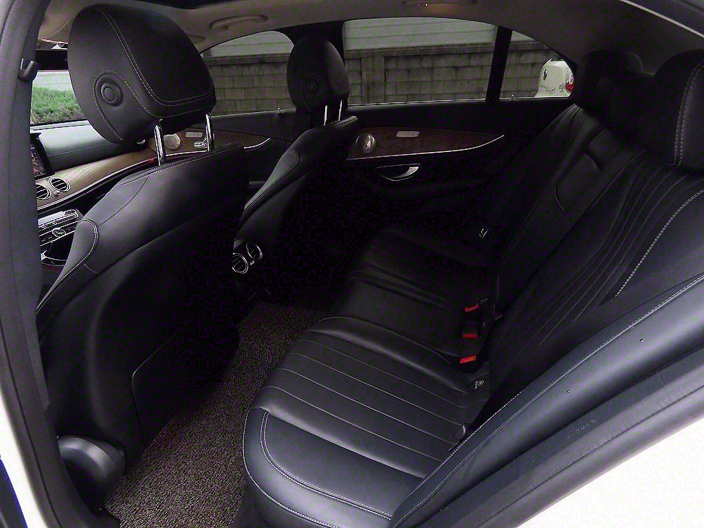 Mercedes Benz E class - Vista 6