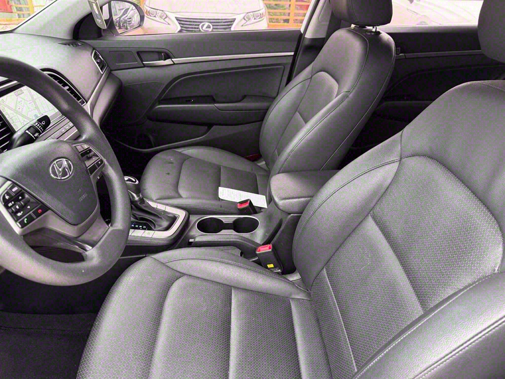 HYUNDAI Avante - Vista 10