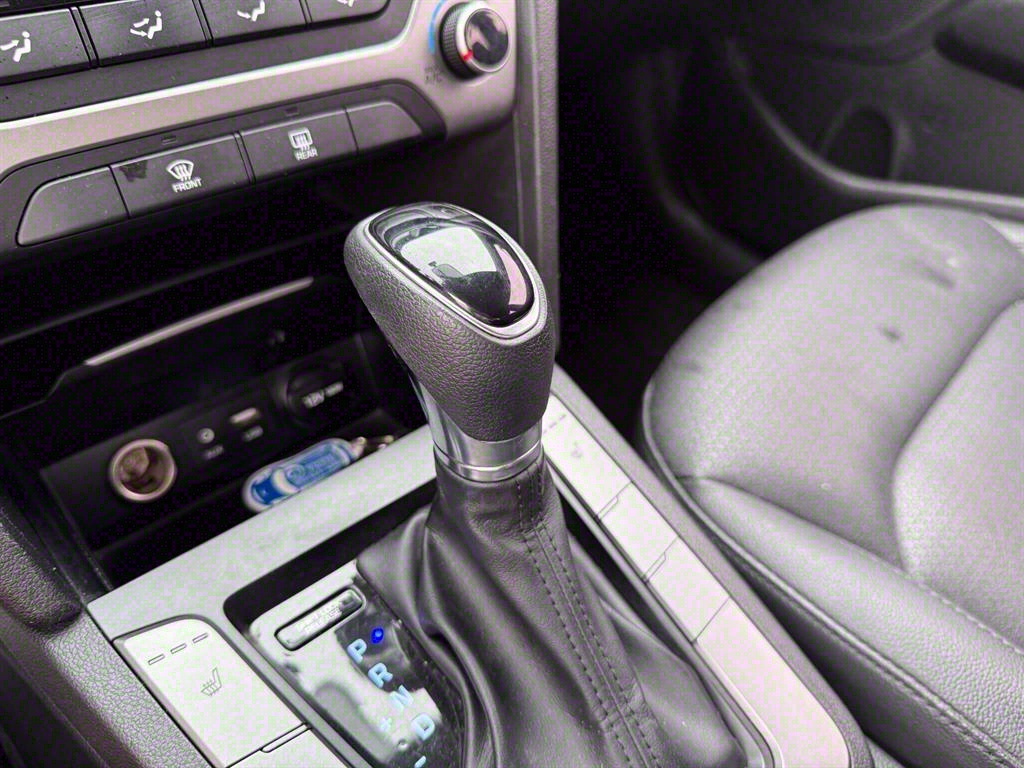 HYUNDAI Avante - Vista 9