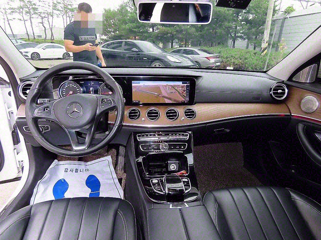 Mercedes Benz E class - Vista 7