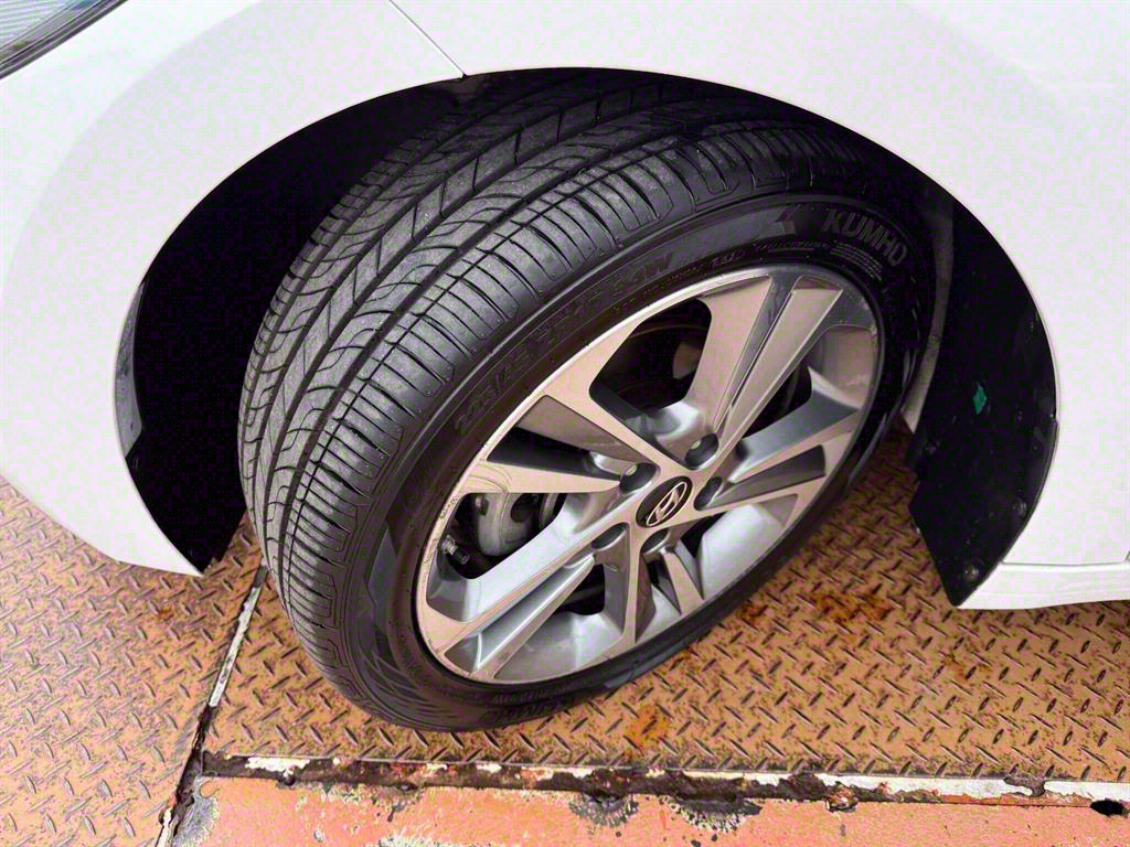 HYUNDAI Avante - Vista 8