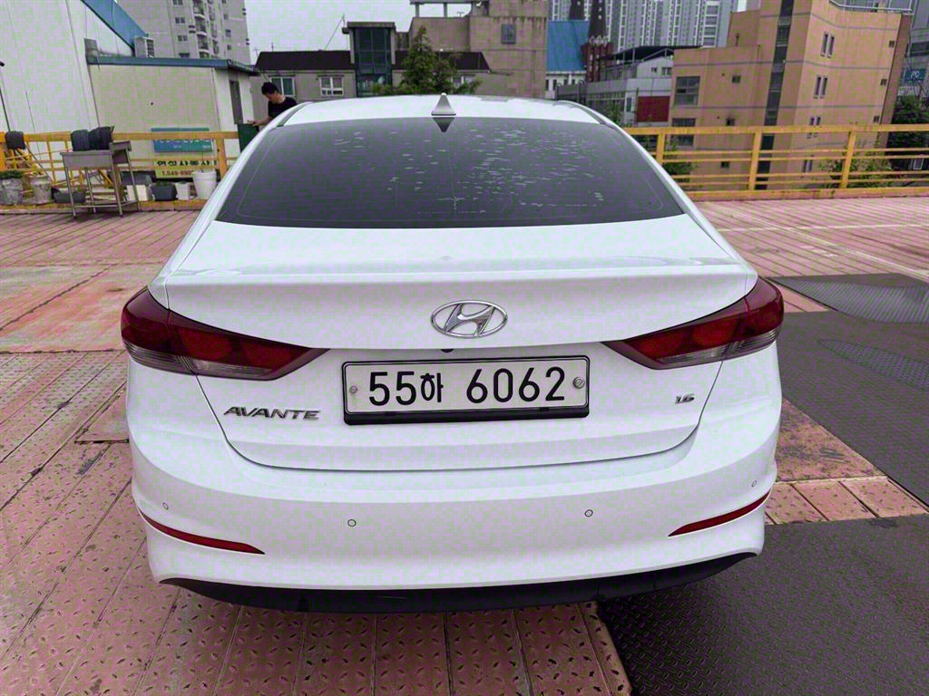 HYUNDAI Avante - Vista 4