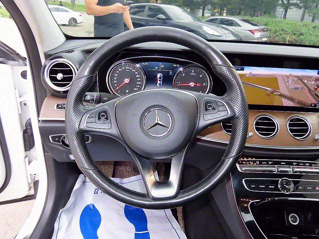 Mercedes Benz E class - Vista 8