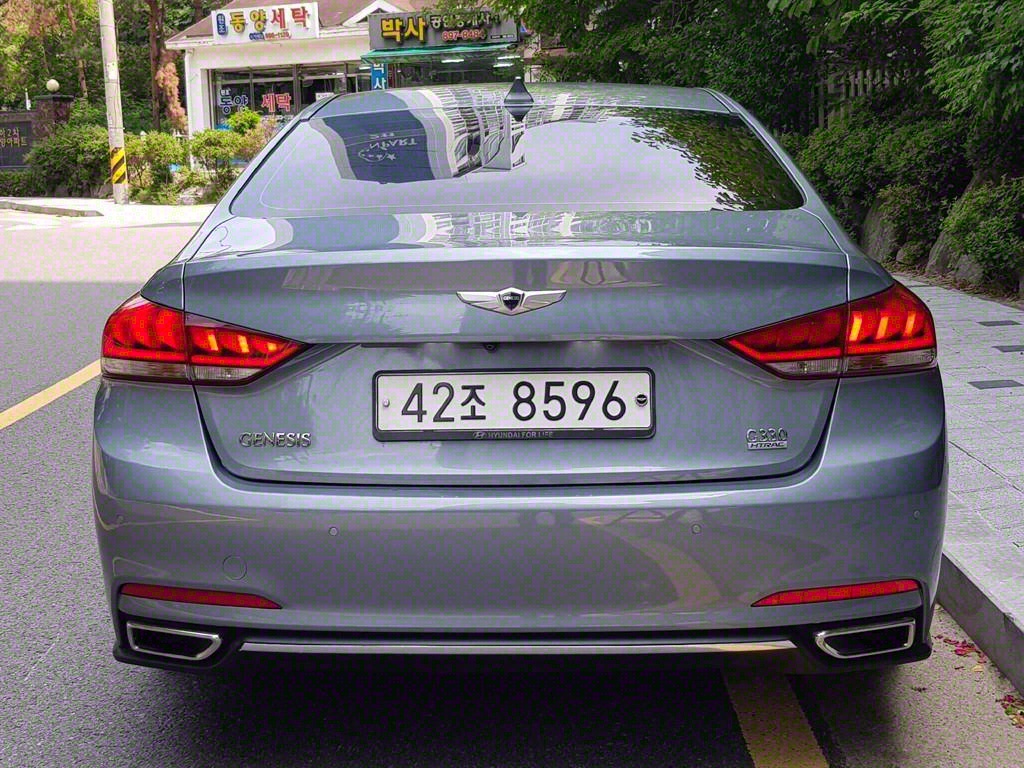 HYUNDAI Genesis - Vista 4