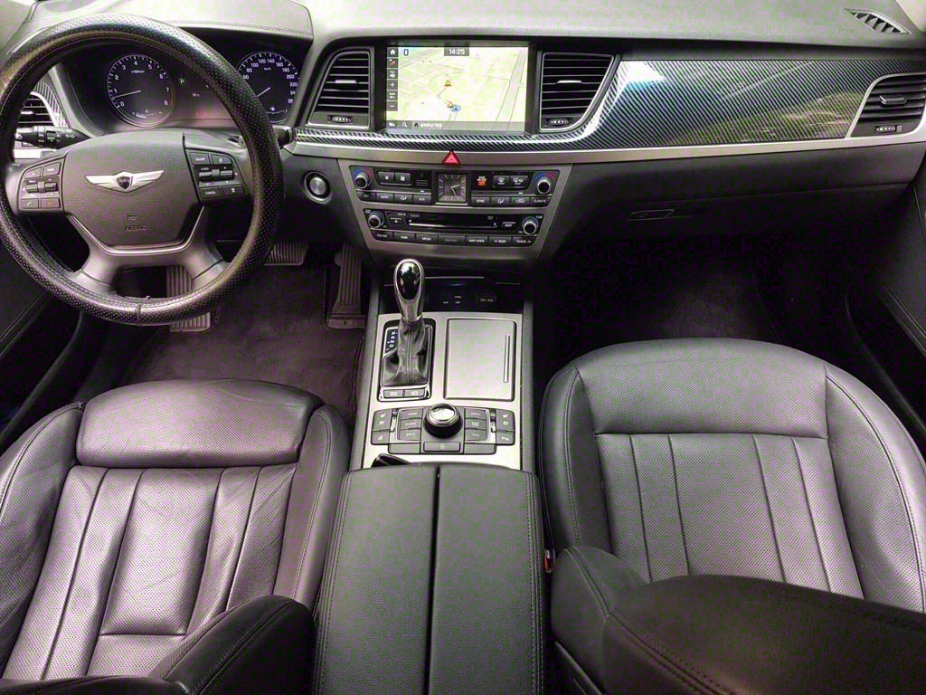 HYUNDAI Genesis - Vista 8