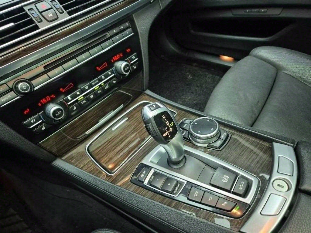 BMW 7 Series - Vista 8