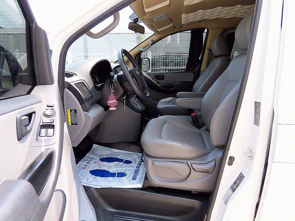 HYUNDAI Starex - Vista 5