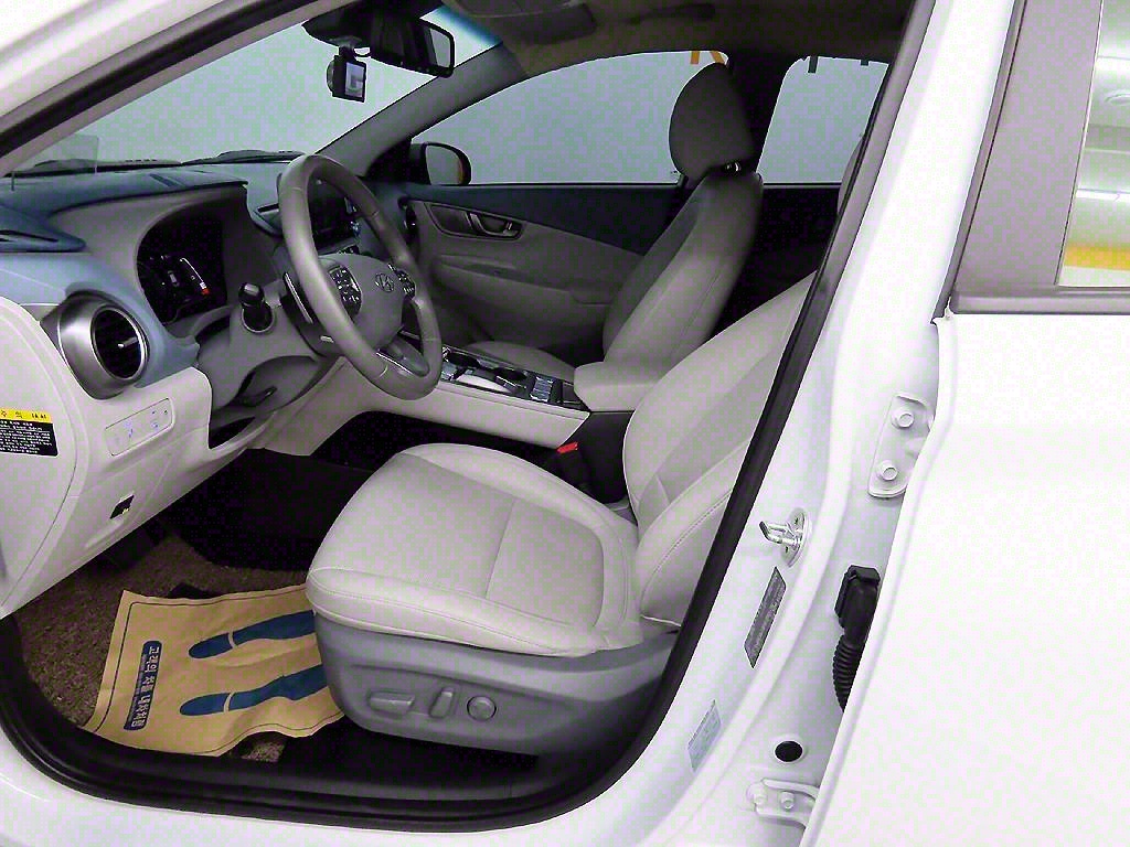 HYUNDAI Kona - Vista 5