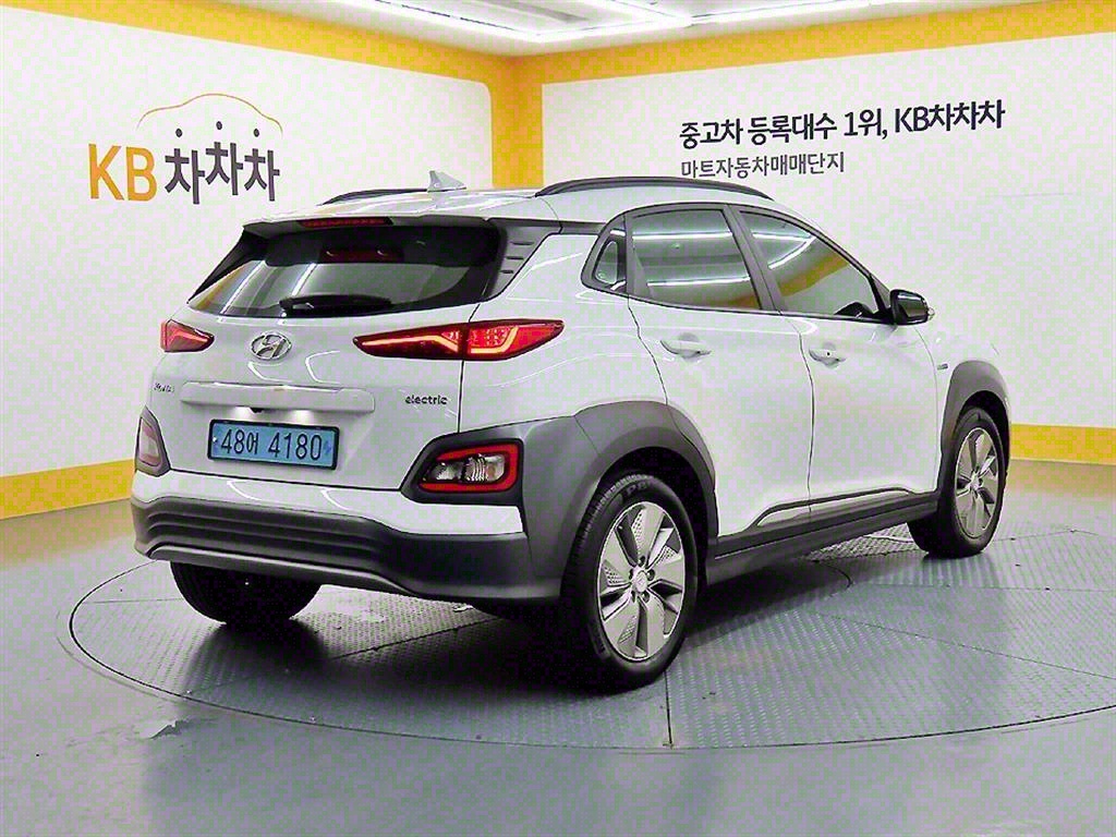 HYUNDAI Kona - Vista 4