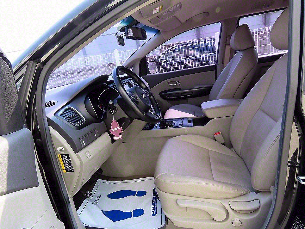 KIA Carnival - Vista 5