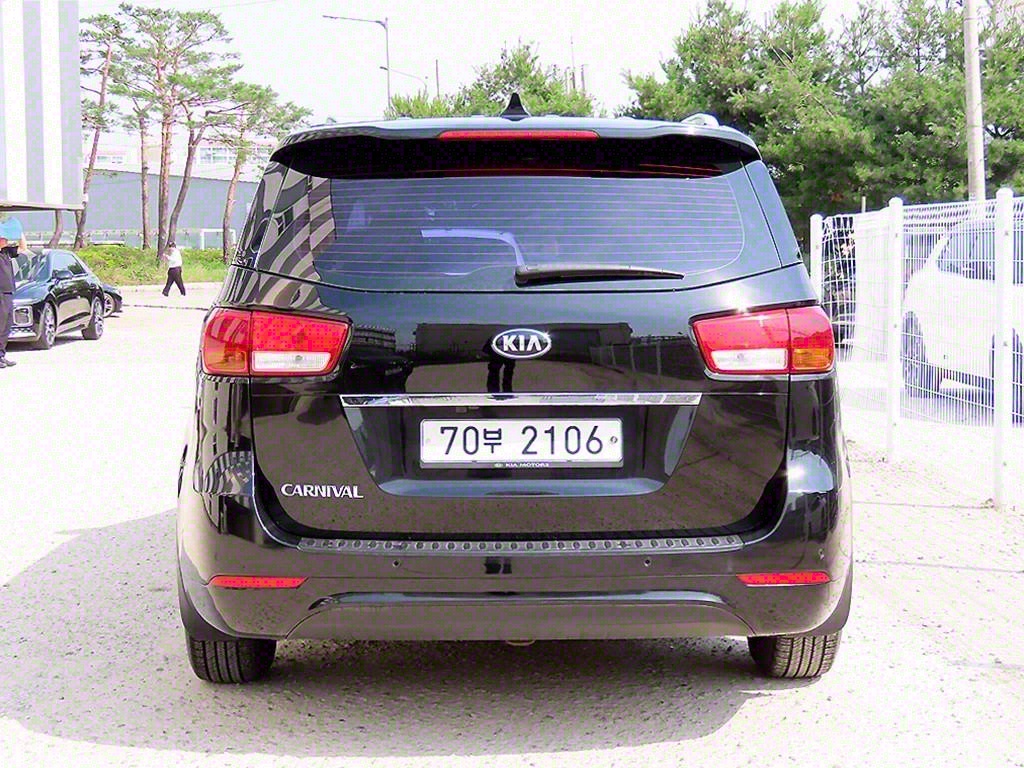 KIA Carnival - Vista 4