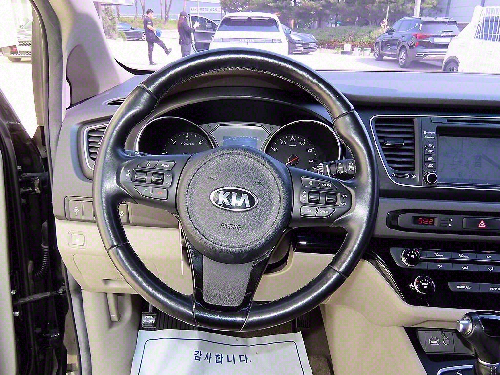 KIA Carnival - Vista 9