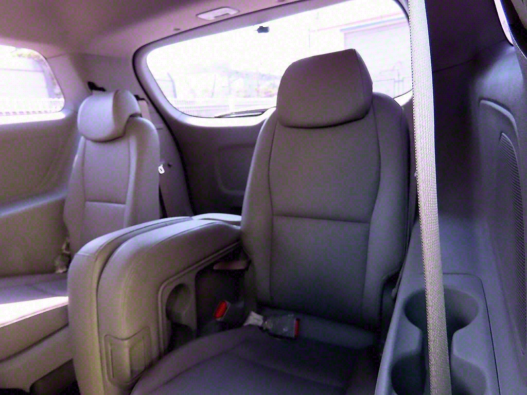 KIA Carnival - Vista 7