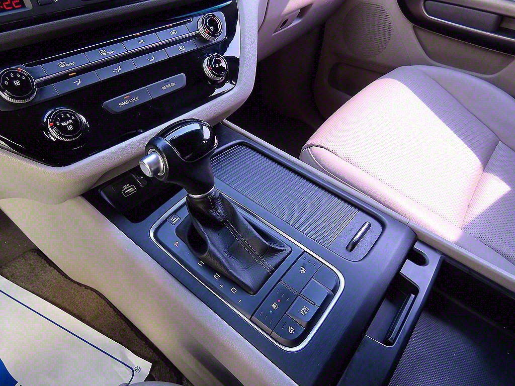 KIA Carnival - Vista 11